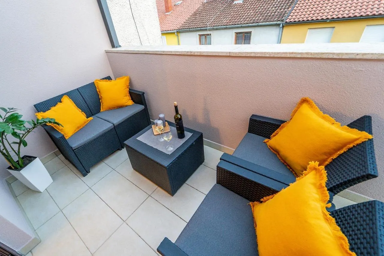 Apartment Vita Pula 0*,